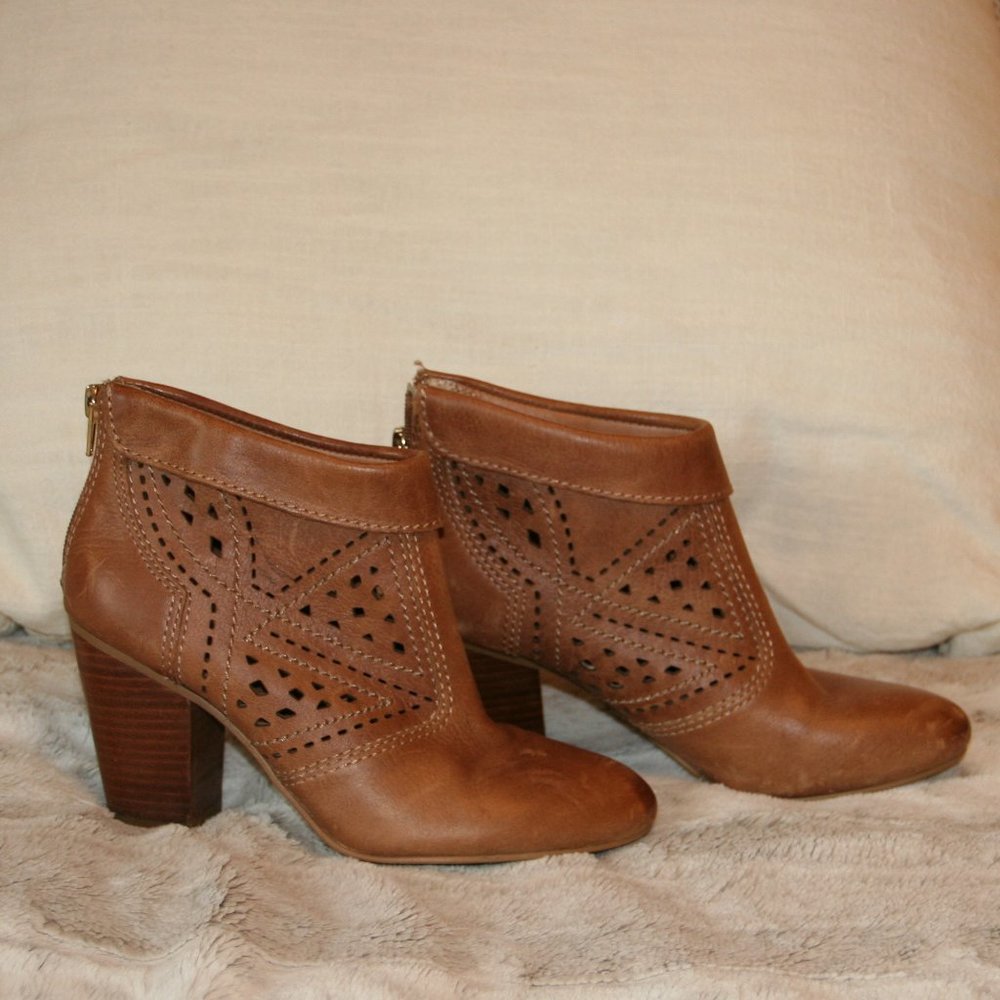 Guess Leather Cut Out Brown Ankle Boot/ Booties Size 6 1/2